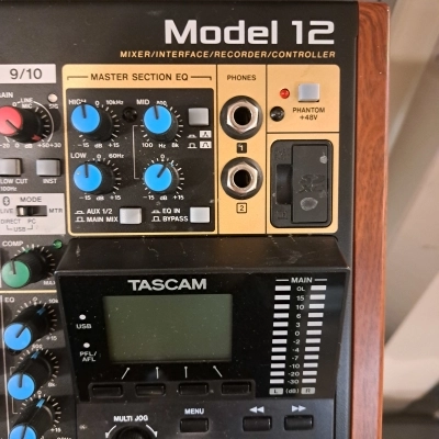 Tascam - MODEL 12 4